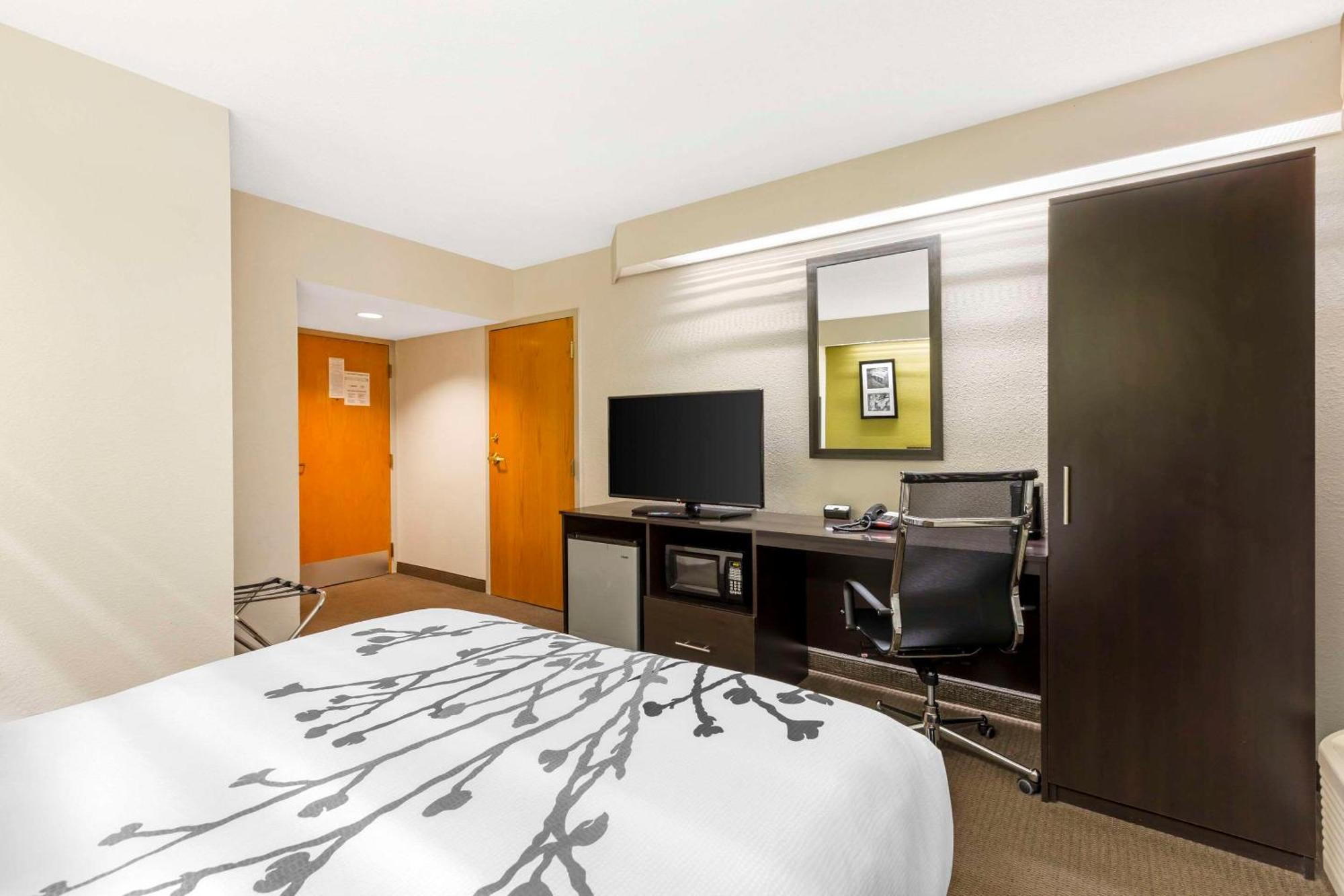 Sleep At Convention Center 3* Greenville
