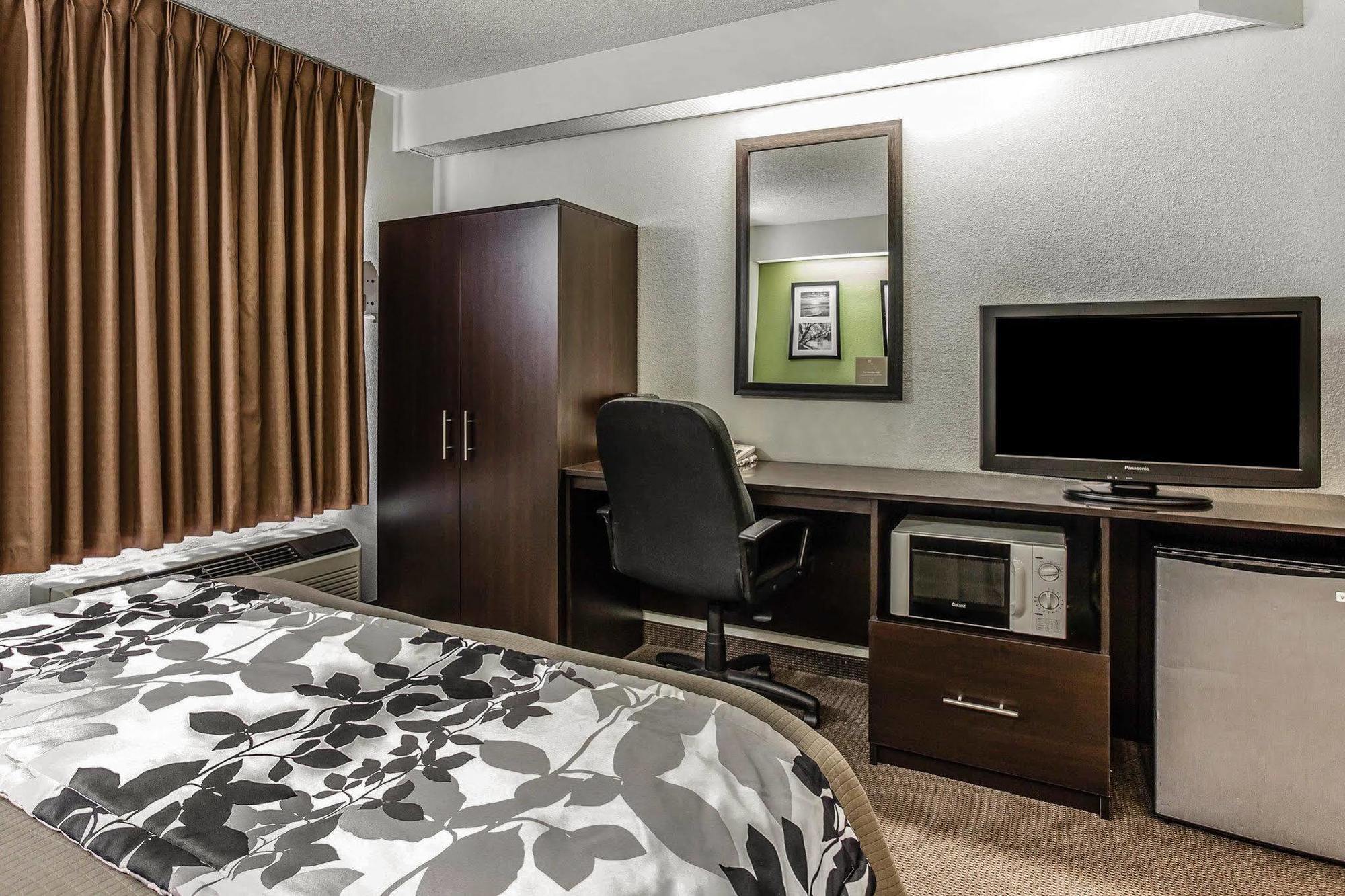 Sleep At Convention Center 3* Greenville